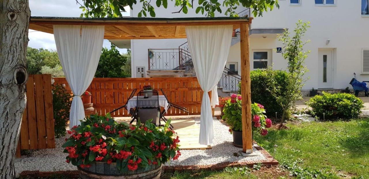 Apartman Anastazija Ровінь Екстер'єр фото